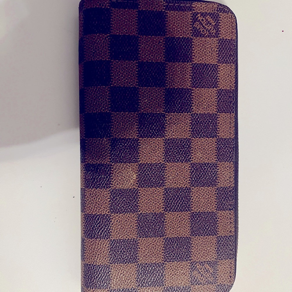 Louis Vuitton Wallet *white paint stain